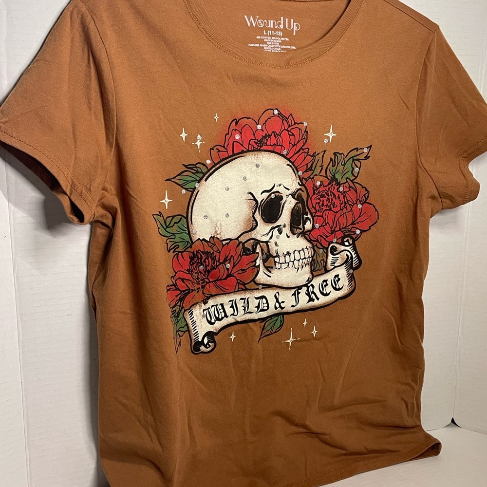 Wound Up Junior’s Large Brown Tee with Skull and Floral Graphic - Picture 2 of 5